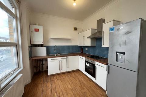 2 bedroom flat to rent, 128 Maybank Road, Woodford,