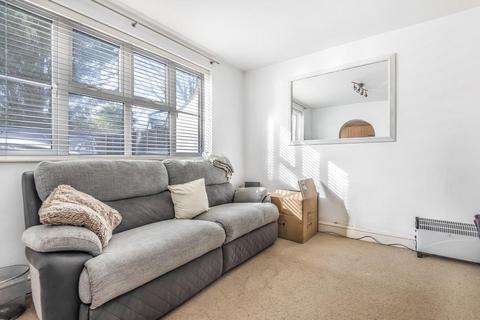 1 bedroom flat for sale, Woking,  Surrey,  GU22