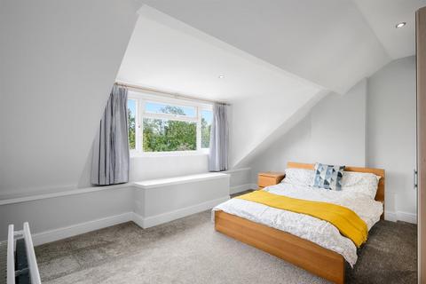 3 bedroom flat to rent, Walm Lane, London, NW2