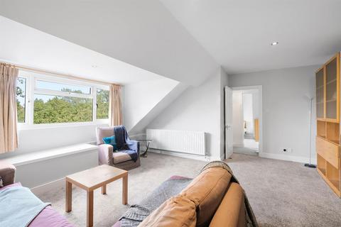 3 bedroom flat to rent, Walm Lane, London, NW2