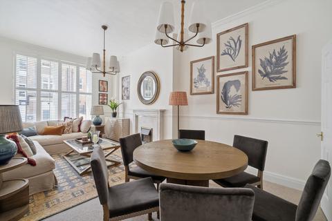 3 bedroom flat for sale, Basil Street, London, SW3