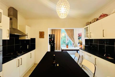 4 bedroom detached house to rent, South Croydon, CR2