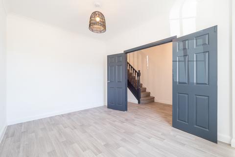 5 bedroom terraced house to rent, The Ridings, Northampton, NN4