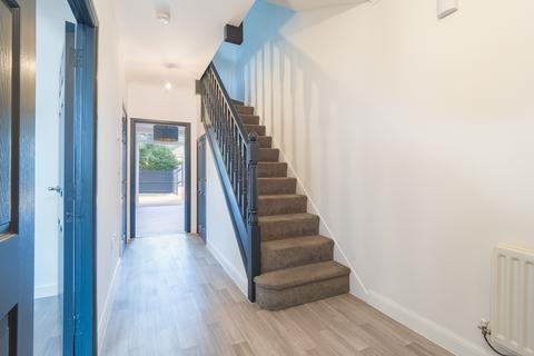 5 bedroom terraced house to rent, The Ridings, Northampton, NN4