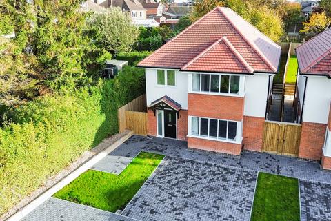 4 bedroom detached house for sale, West Avenue South, Derby DE73