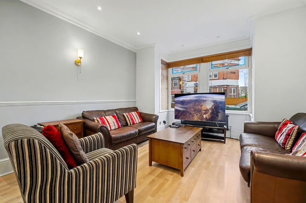 Colchester Road E10