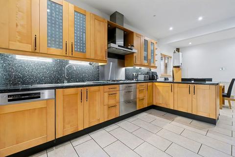 5 bedroom terraced house for sale, Colchester Road, London, E10