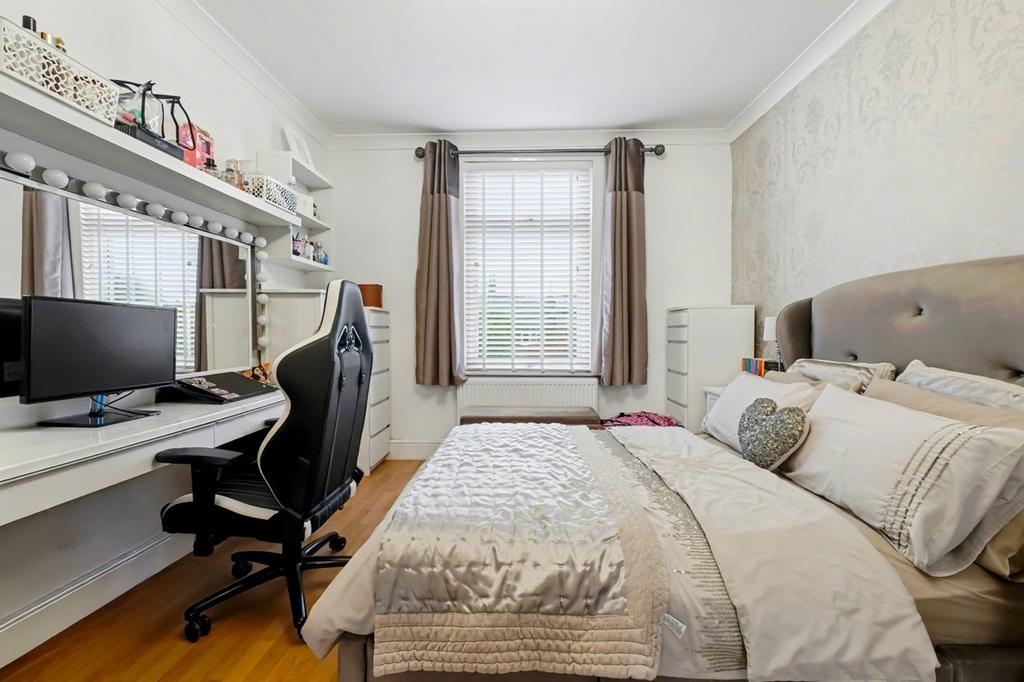 Colchester Road E10