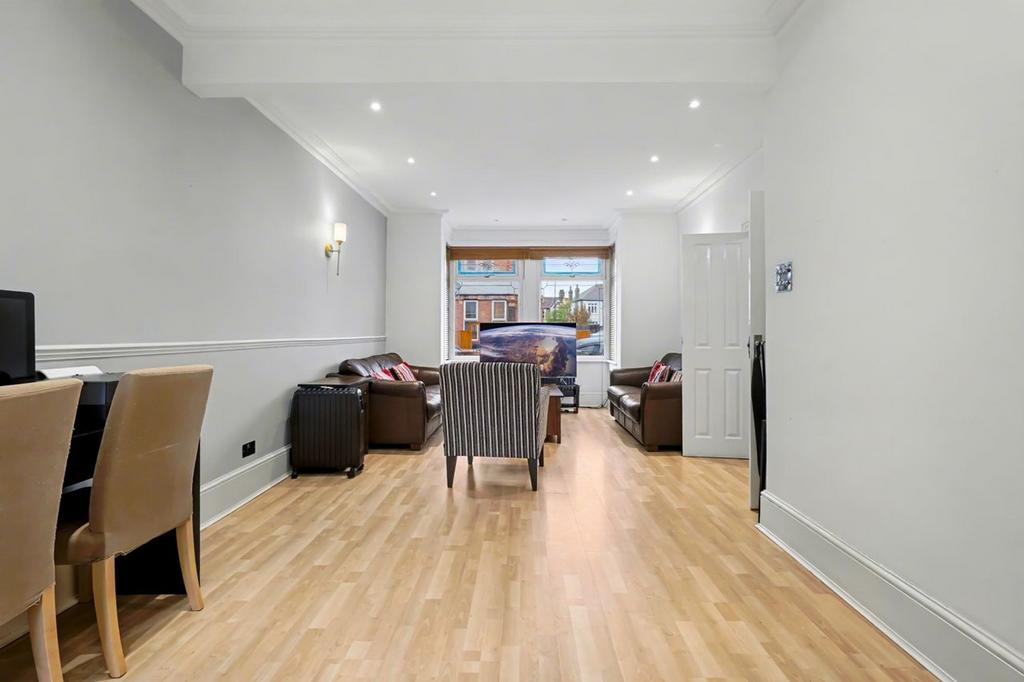 Colchester Road E10