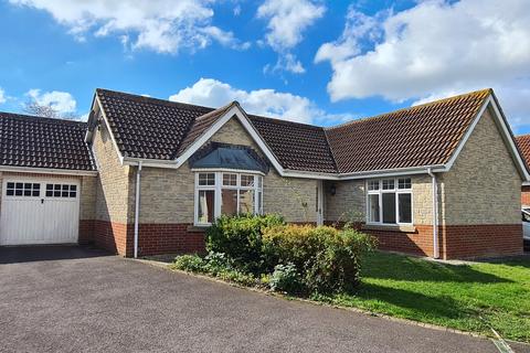 3 bedroom detached bungalow to rent, Monmouth Farm Close, Pawlett, Bridgwater, TA6