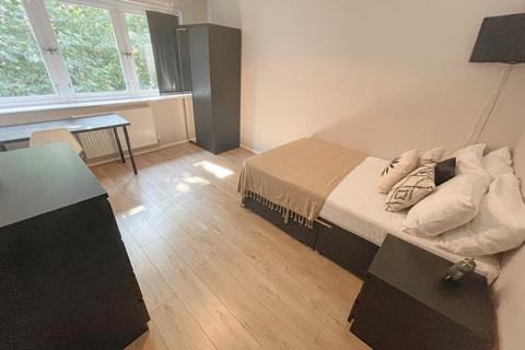 5 bedroom flat to rent, Parliament Street, L8 5RW,