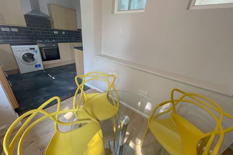 5 bedroom flat to rent, Parliament Street, L8 5RW,