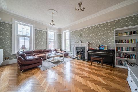 5 bedroom detached house for sale, The Mount, Warlingham CR6