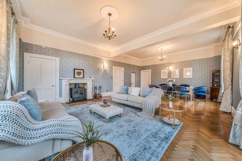 5 bedroom detached house for sale, The Mount, Warlingham CR6