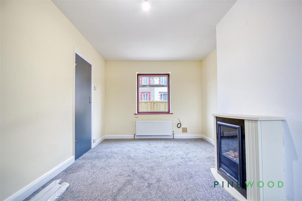Sitting / dining room