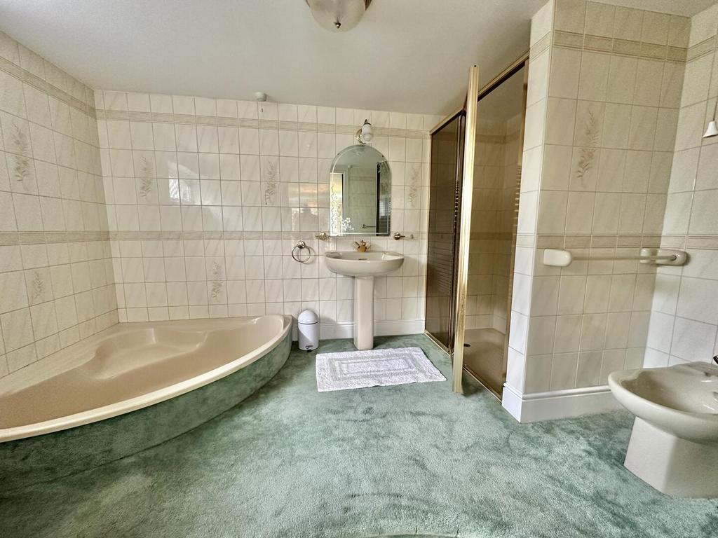 En Suite Bathroom