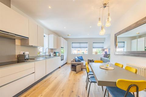 2 bedroom apartment for sale, ST HILDAS MEWS, IMPERIAL AVENUE, Westcliff-On-Sea