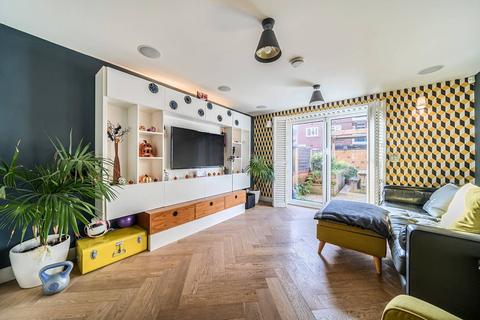 undefined, Canterbury Place, Elephant and Castle, London, SE17