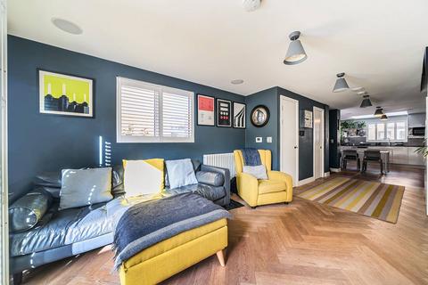 undefined, Canterbury Place, Elephant and Castle, London, SE17