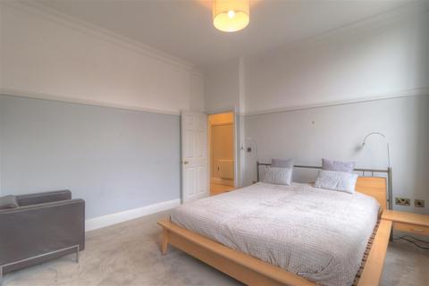 2 bedroom apartment to rent, Bridge Street, Pershore