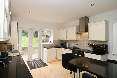 5 bedroom detached house for sale, St James Close, Pangbourne - 5 bedrooms. Walk to shops & station to London,