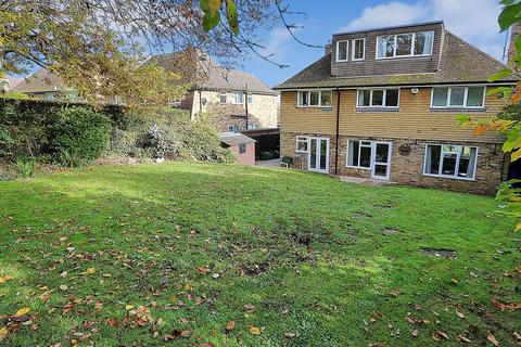 5 bedroom detached house for sale, St James Close, Pangbourne - 5 bedrooms. Walk to shops & station to London,
