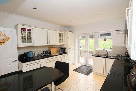 5 bedroom detached house for sale, St James Close, Pangbourne - 5 bedrooms. Walk to shops & station to London,