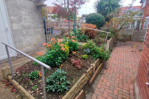 undefined, Y Gesail, Wrexham LL14