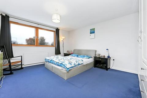 2 bedroom flat for sale, Ambleside Close, Tottenham, London, N17