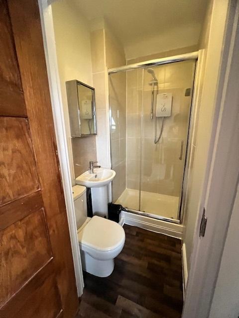 Bedroom 5 Ensuite