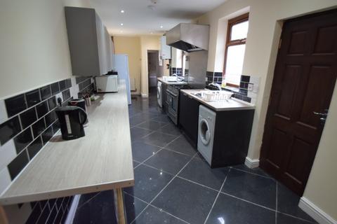 6 bedroom terraced house to rent, Seaford Street, Stoke-On-Trent ST4