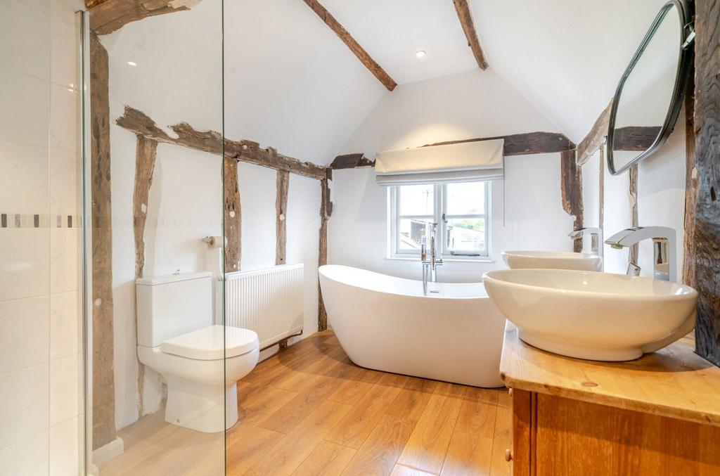 En-Suite Bathroom