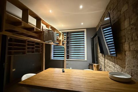 Studio to rent, , Oak House, Park Road, Dewsbury, West Yorkshire
