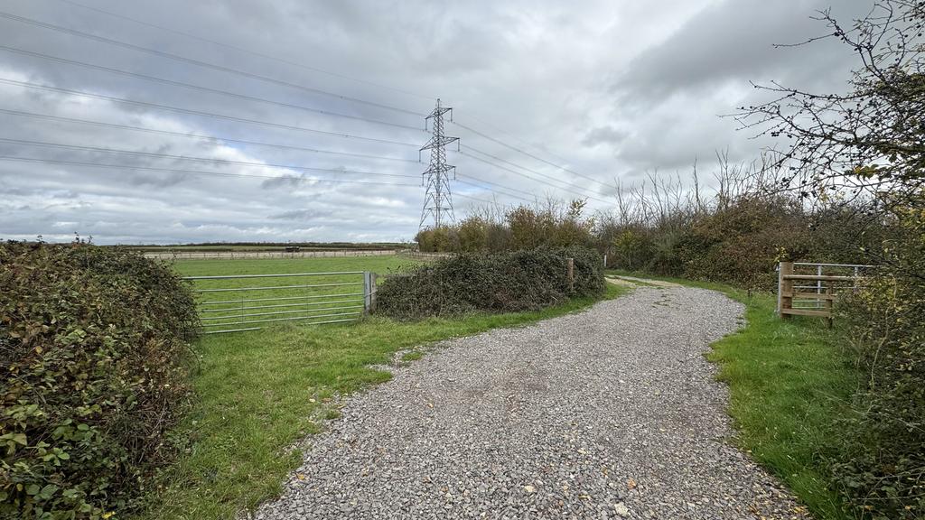 Access via an excellent track.