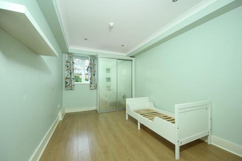2 bedroom apartment to rent, Twyford Crescent, W3