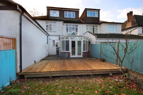 2 bedroom apartment to rent, Twyford Crescent, W3