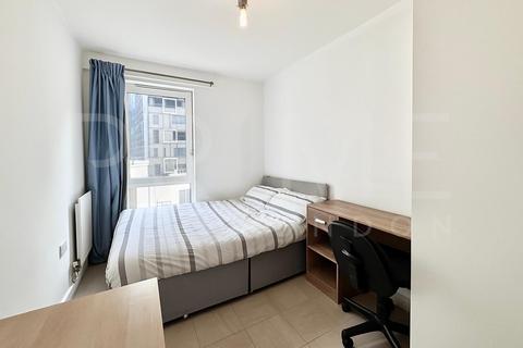 3 bedroom apartment to rent, Barrington Court, Victoria SW1V
