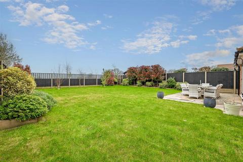 4 bedroom detached house for sale, Little Ridings Lane, Norton Heath