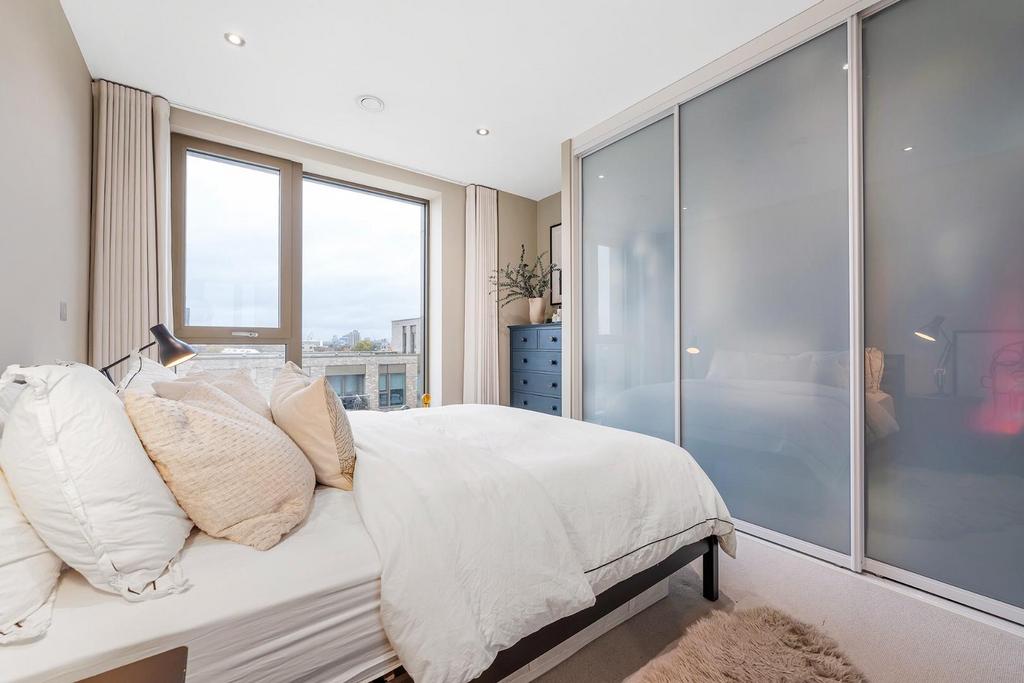 Bedroom 2 (2).JPG
