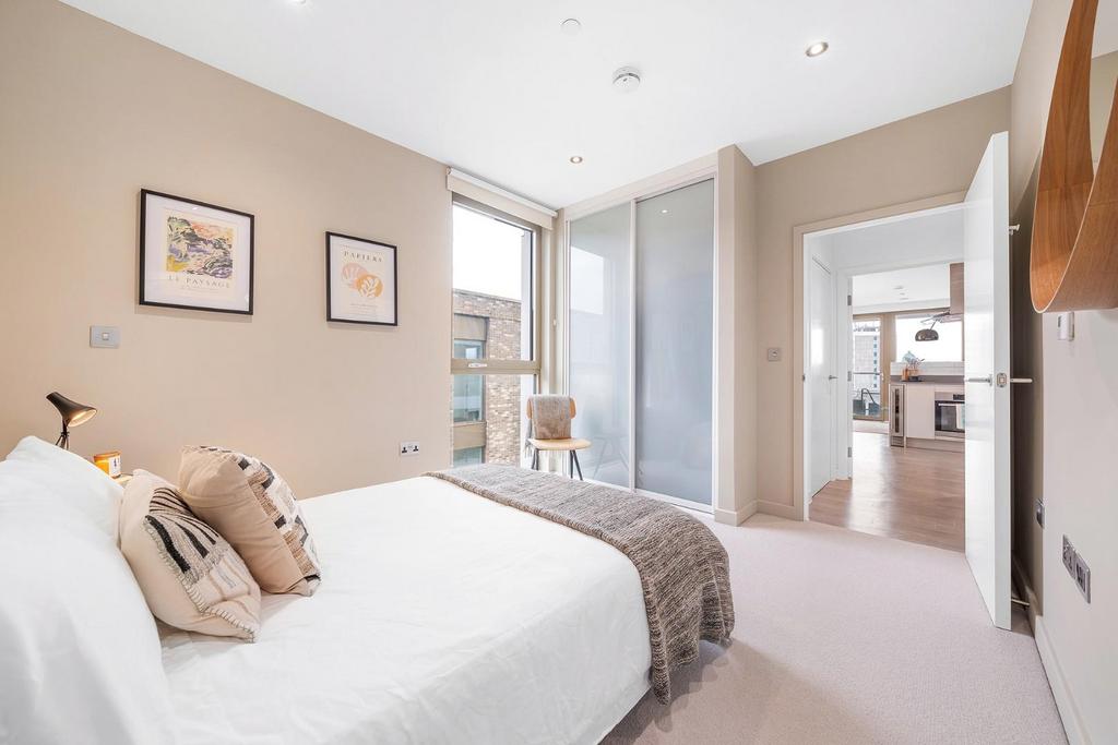 Bedroom 1 (2).JPG