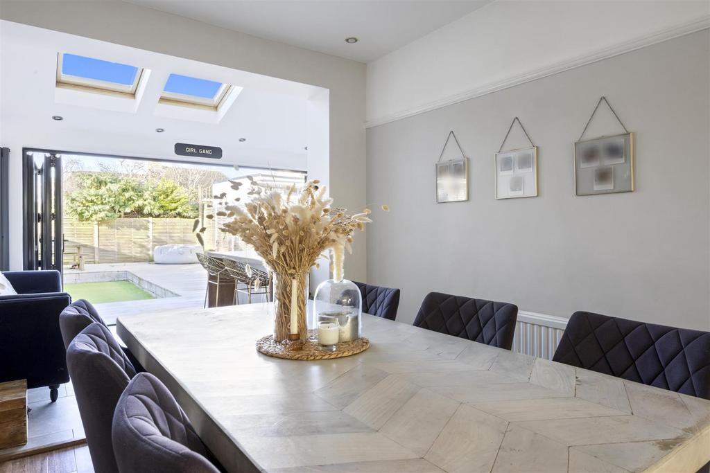 Sitting/Dining Room