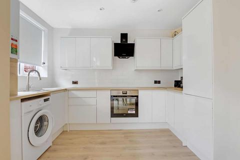 3 bedroom house to rent, Witham Road, London