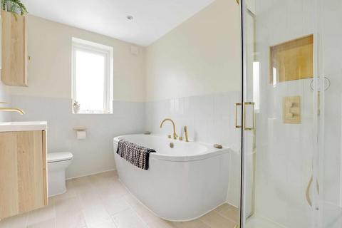 3 bedroom house to rent, Witham Road, London