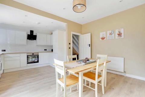 3 bedroom house to rent, Witham Road, London