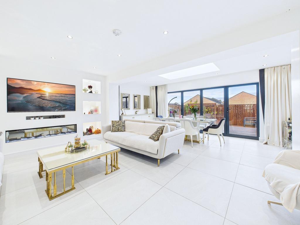 Lounge/Dining Room