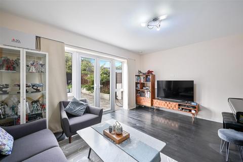 undefined, Redwood Drive, Epsom