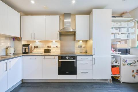 undefined, Redwood Drive, Epsom