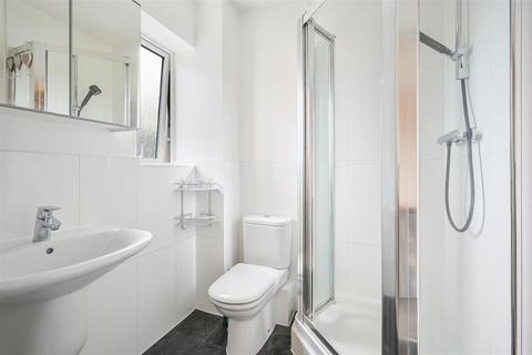 62 Redwood Drive, Epsom, KT19 8FL