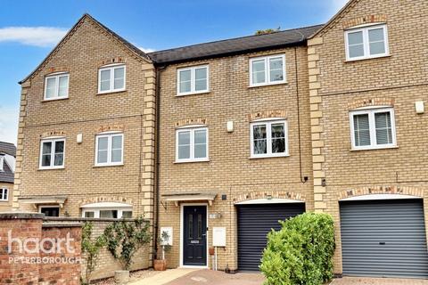 4 bedroom townhouse for sale, Oak Square, Crowland