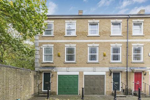 4 bedroom flat to rent, Clarence Mews, London SE16
